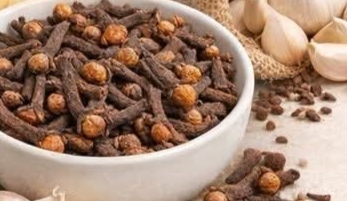 Garlic and Clove Oil: A Natural Kitchen Remedy That Helps Support Varicose Vein Comfort